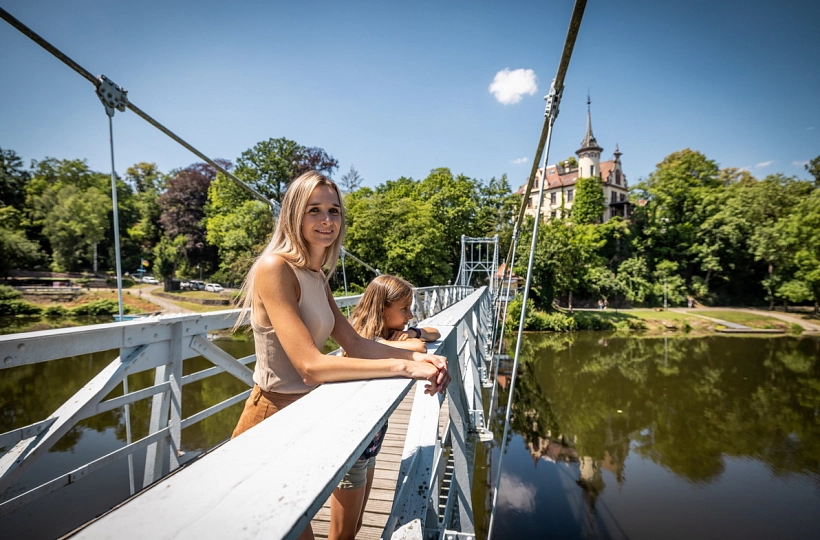 Hängebrücke Familie