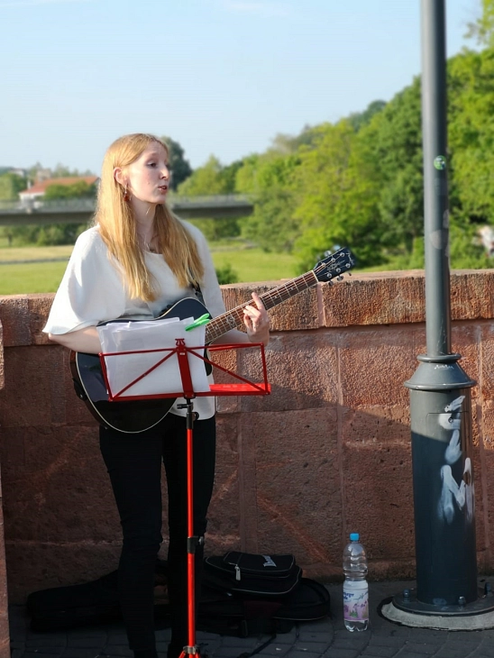 Straßenmusik 1 Brücke © Natalie Rieche