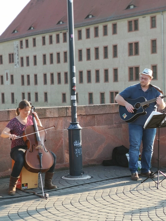 Straßenmusik Brücke © Natalie Rieche